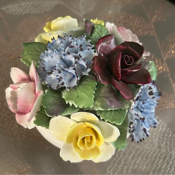 Royal Doulton England Bone China Flower Bouquet - Picture 2 of 3